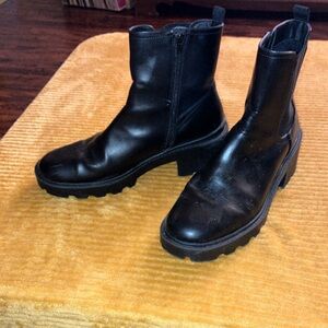 Women’s black Chelsea boots 11 barely worn